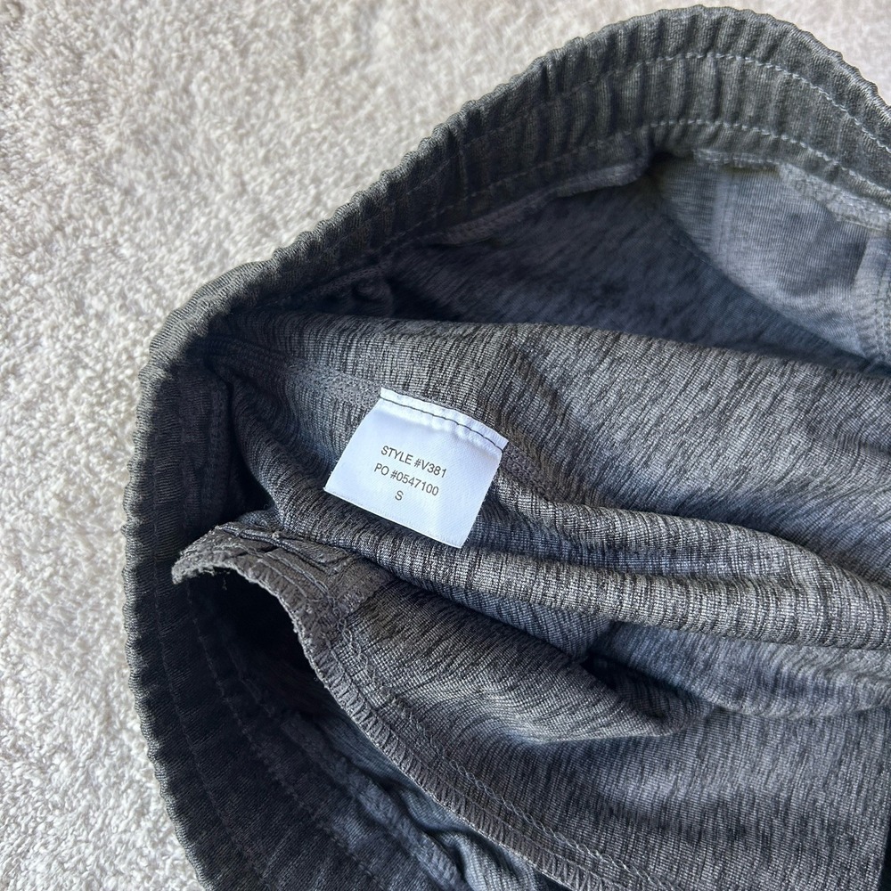 NWOT Vuori Sunday Performance Short Men Size S Gray Athletic Zip Pocket 8"Inseam - Picture 4 of 6